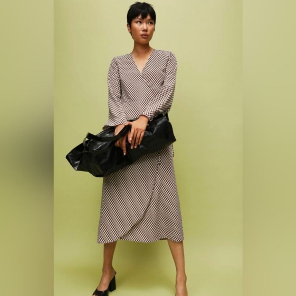H&M Crepe checkered long sleeve wrap Midi Belted dress Beige Brown Size XS